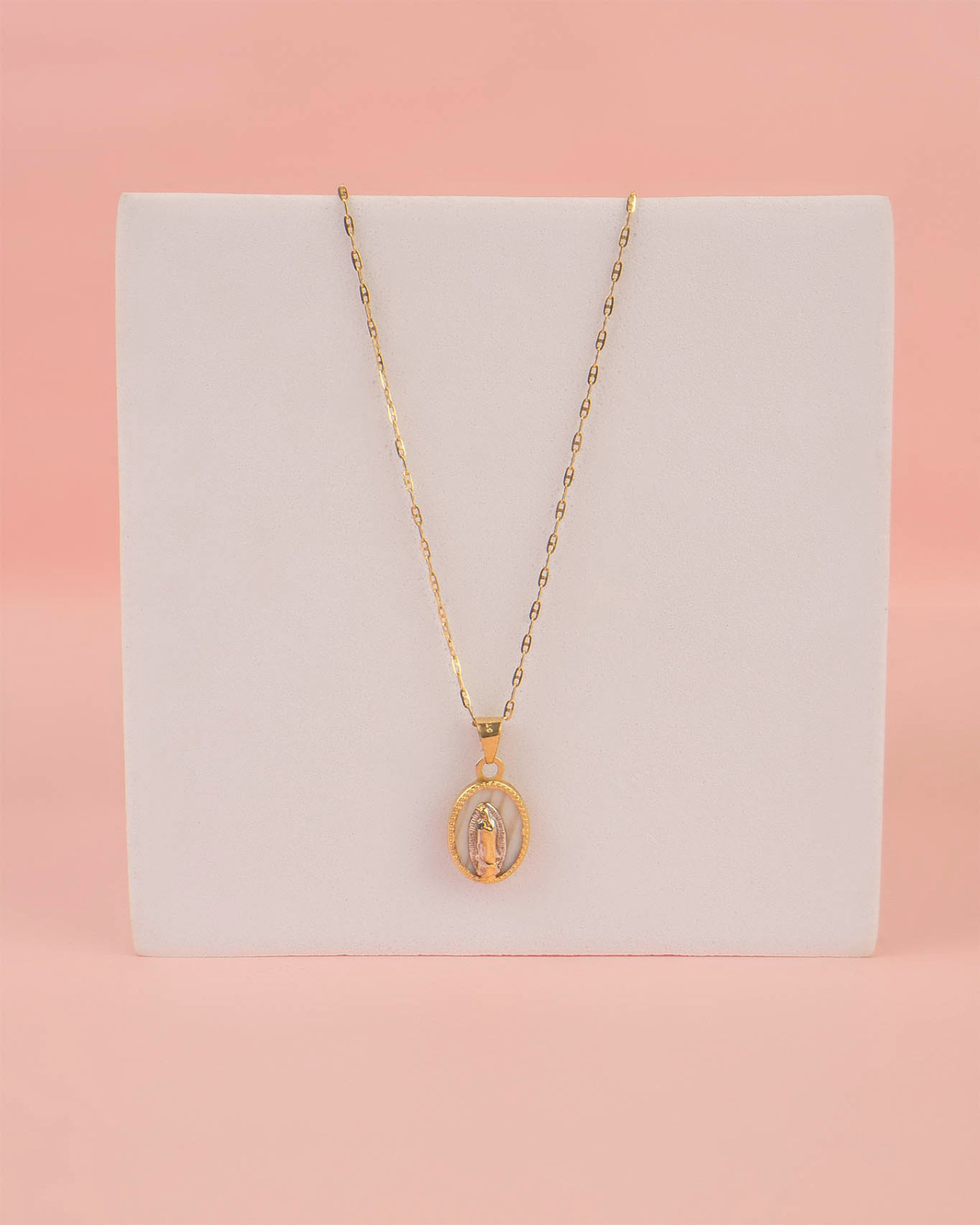 Collar Guadalupe Madre perla 10k